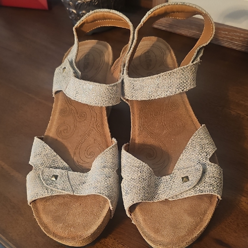 Taos Wedge Sandals size 11